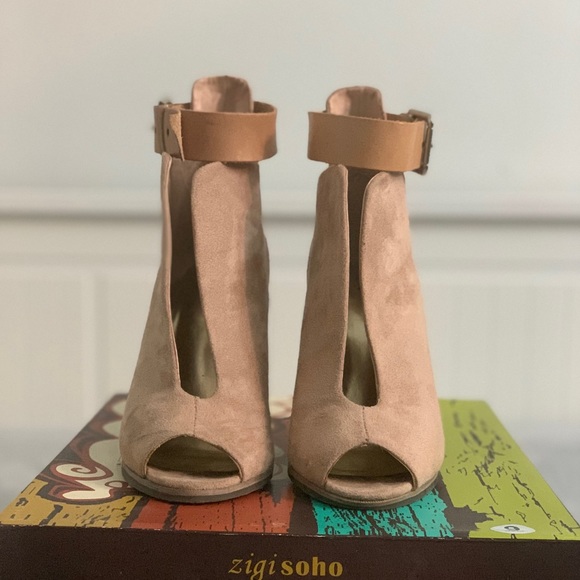 ✨3 for $20✨ ZigiSoho Wedged Bootie - Picture 2 of 4